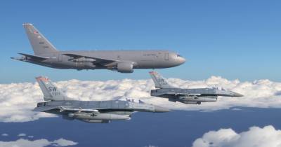 Военные самолеты будут защищать истребители с лазерами: видео