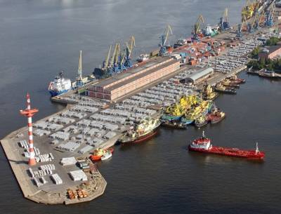 Лукашенко: Беларусь готова перевести свои грузоперевозки из портов Балтии в Петербург