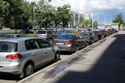 Центру Петербурга пообещали оплату парковки «в несколько кликов»