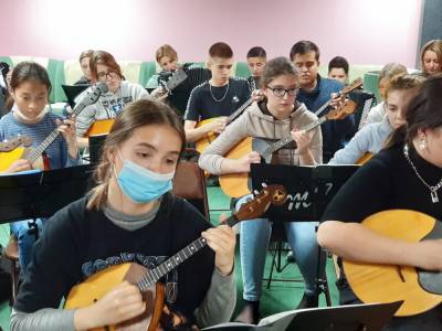В "Лесном озере" стартовала сессия оркестра русских народных инструментов