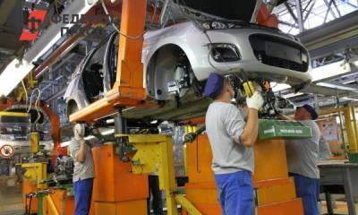 Автодилеры предрекли дефицит новых легковых автомобилей в российских салонах