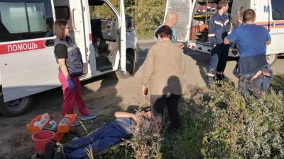 В Новосибирске вытащили из леса грибника с отказавшими ногами