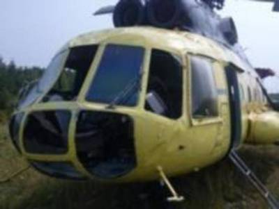 На Колыме аварийно сел вертолет Ми-8 с экипажем из трех человек