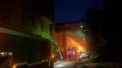 В Твери пожарные спасли из горящей квартиры четверых человек