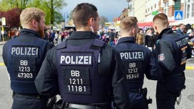 На западе Германии 29 полицейских стали фигурантами дела о нацистской пропаганде