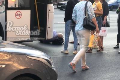 Лег на дорогу в знак протеста: Грубый инцидент произошел в ростовском автобусе