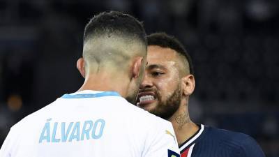 Неймар и Паредес дисквалифицированы на два матча за потасовку с футболистами "Марселя"