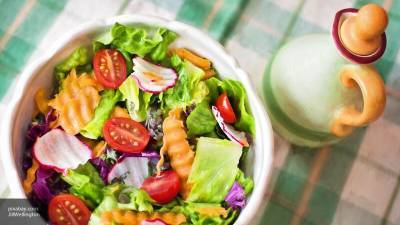 Диетолог Мухина: на зеленых салатах с постным маслом не похудеешь