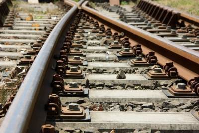 В Краснодаре под колесами поезда погиб мужчина