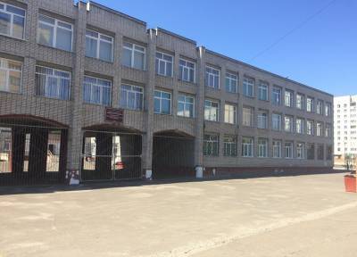 Взяли на «слабо»: в Барнауле семиклассник спрыгнул из окна школы со второго этажа