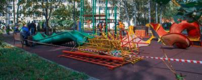 В Красногорске демонтировали сломанные конструкции на детской площадке