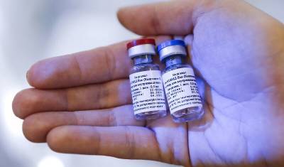 Вирусолог: вакцину «Спутник V» испытывают на людях в принудительном порядке