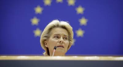 Глава Еврокомиссии призвала ЕС сближаться с США, а не с Россией