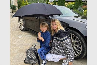 Рудковская с семилетним сыном показали фанатам атрибуты своей роскошной жизни