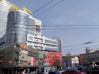 В центре Киева не разминулись две иномарки, есть пострадавшие