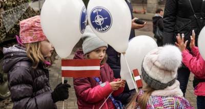 Власти Латвии запланировали интегрировать русских до 2027 года