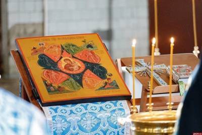 В Пскове состоялся праздник иконы «Неопалимая купина»