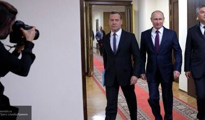 Медведев получил от Путина орден «За заслуги перед отечеством» III степени