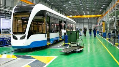 В Петербурге показали новый трамвай и запустили сборку троллейбуса