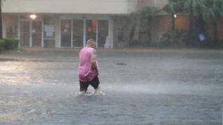 На побережье Мексиканского залива обрушился необычный шторм