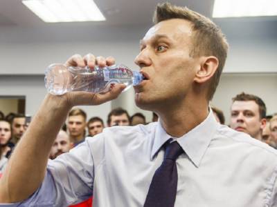 Отравление Навального: "Новичок" находился в бутылке из-под воды