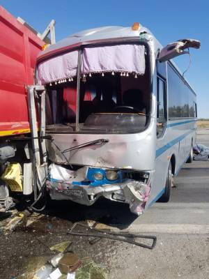 На трассе в Ростовской области столкнулись КамАЗ и пассажирский автобус, есть пострадавшие