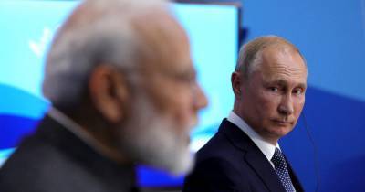 Путин обсудил с премьером Индии пандемию COVID-19 и работу БРИКС и ШОС