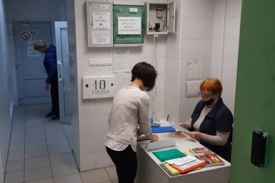 Жители Новомосковска обсуждают платный туалет на рынке