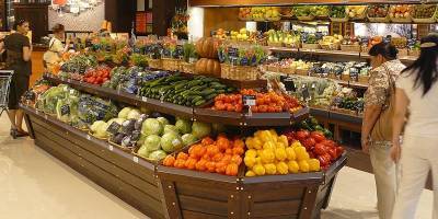 Аналитики назвали магазины, где продаются самые дешевые овощи и фрукты