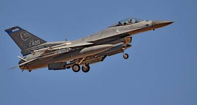 В Сети показали видеозапись уничтожения ракеты истребителем F-16 с лазерной установкой