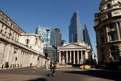 Банк Англии видит признаки восстановления, но рассматривает отрицательные ставки