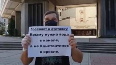 Любитель Путина вышел на пикет из-за дефицита воды в Крыму: "Атаманы просят воды"