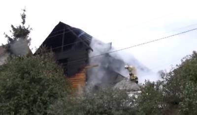 В Тюмени пожарные 40 минут тушили двухэтажный дом на улице Хусаинова