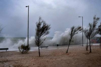 В Греции объявили чрезвычайную ситуацию из-за опасного циклона "Янос"