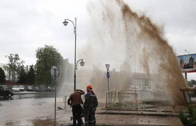 В Гродно прорвало трубу: струя воды была высотой в пятиэтажный дом