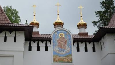 Прихожане захваченного Среднеуральского женского монастыря не пустили внутрь комиссию епархии Екатеринбурга