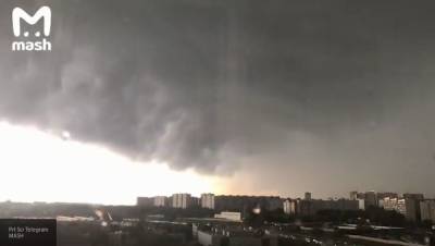 Москву накрыл штормовой ветер, грозы и ливень