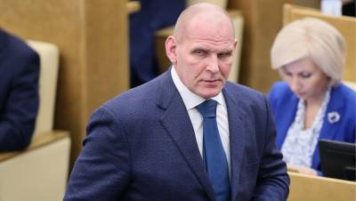 Госдума досрочно прекратила полномочия депутата Александра Карелина