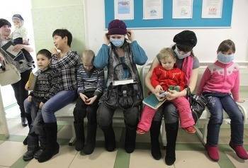 Жители Череповца по несколько часов стоят в очереди к педиатрам