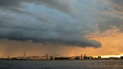 Видео: чем грозит ураган «Айла», надвигающийся на Петербург