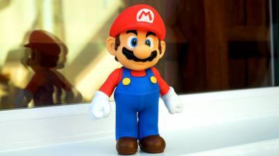 Хакер приспособил физическую фигурку Марио для управления одноименной игрой