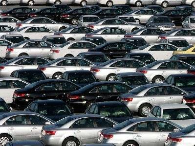 Продажи автомобилей в Европе с начала года упали почти на треть