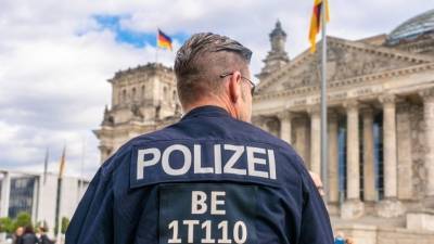 Полицейских в Германии подозревают в пропаганде идей нацизма