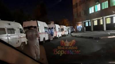 В Воронежской больнице объяснили очередь из машин скорой помощи