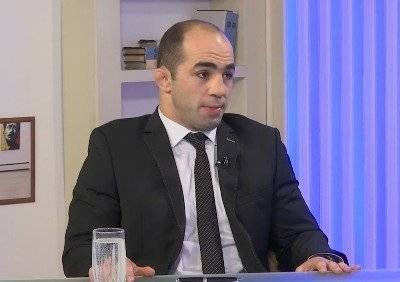 «Грапарак»: Вместе с Арсеном Джулфалакяном от мандата хотели отказаться еще несколько депутатов, но передумали