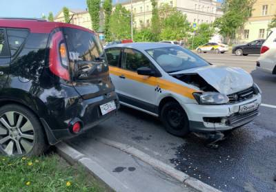 Общественная палата Москвы: 23% всех ДТП в городе происходят с такси