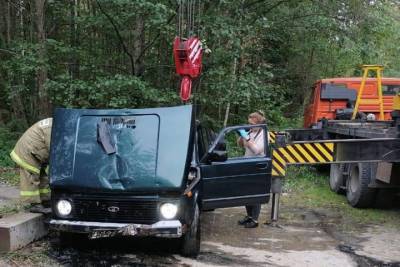 В Рязанской области из водоема достали машину с трупом москвича