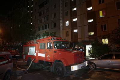 В Киеве на Троещине горела многоэтажка, есть жертва