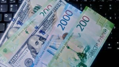 Экономист назвал лучшее время для покупки валюты