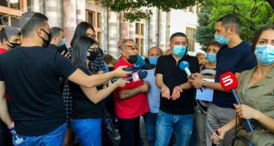 "Нам нечего терять, и так тонем": импортеры одежды угрожают забастовкой и требуют Пашиняна